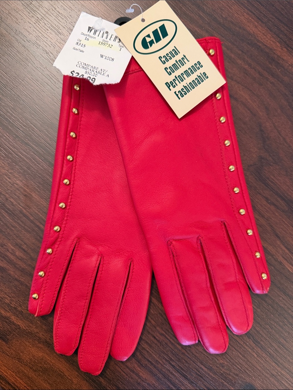 NWT Red Gold Studded Vintage Style Gloves